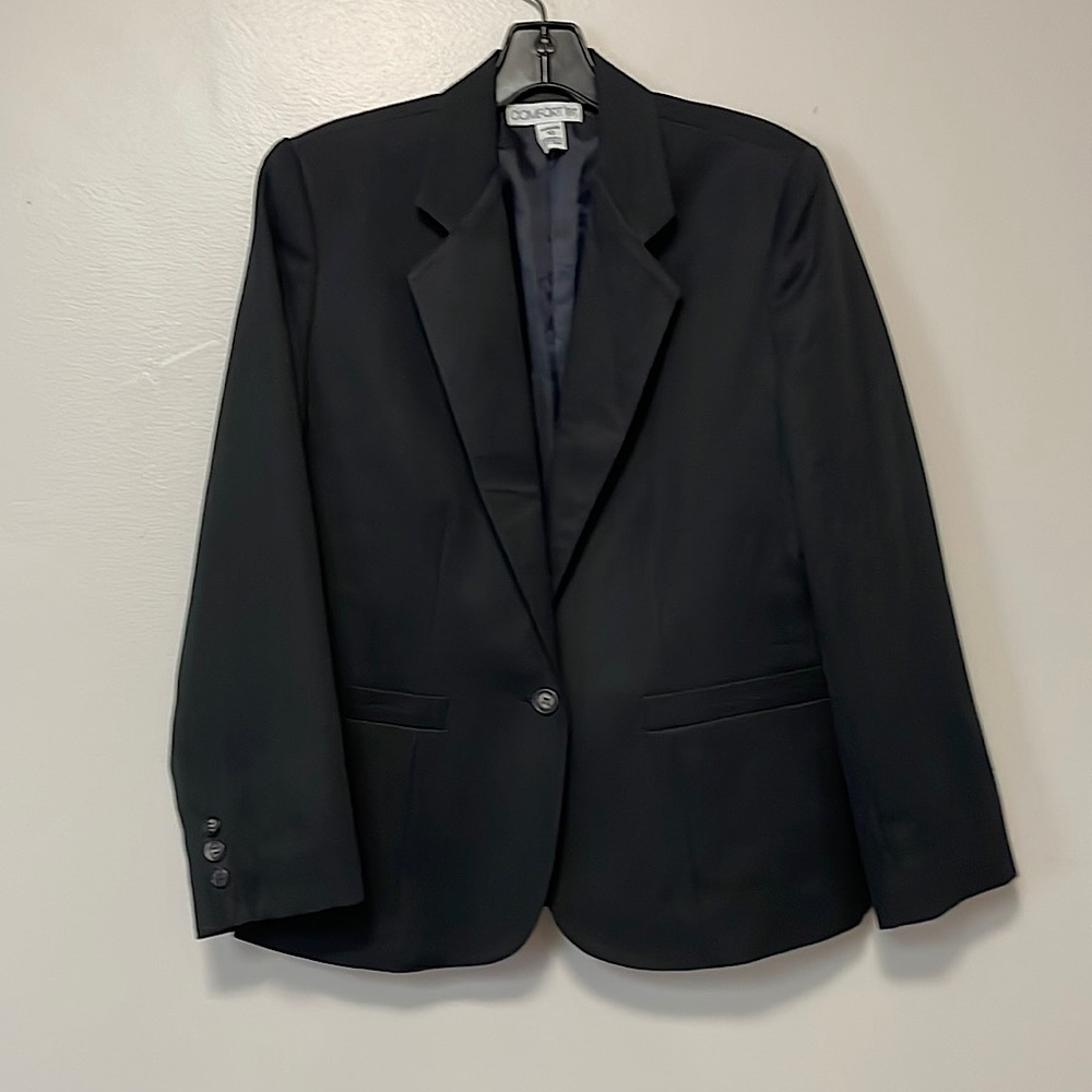 Comfort fit black blazer.